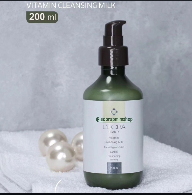 مواد مؤثر منحصر به فرد موجود در شیرپاککن ویتامینه لدورا به راحتی آرایشهای ضد آب و آلودگیهای روی پوست را پاک میکند